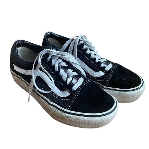 Vans Shoes - Vans black and white old skool sneakers size 6.5 women size 5 men Skate Classic